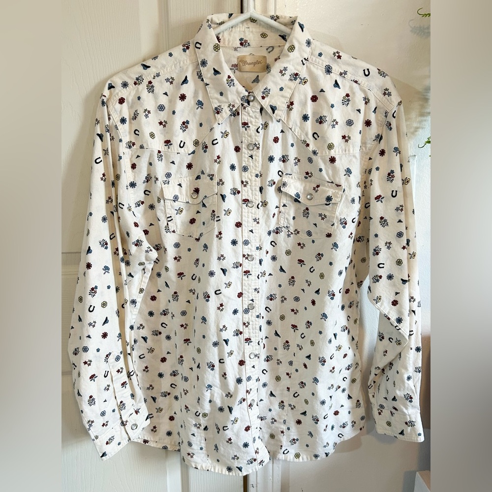 Wrangler Cowgirl Daisy Pearl Snap Closure Button Down